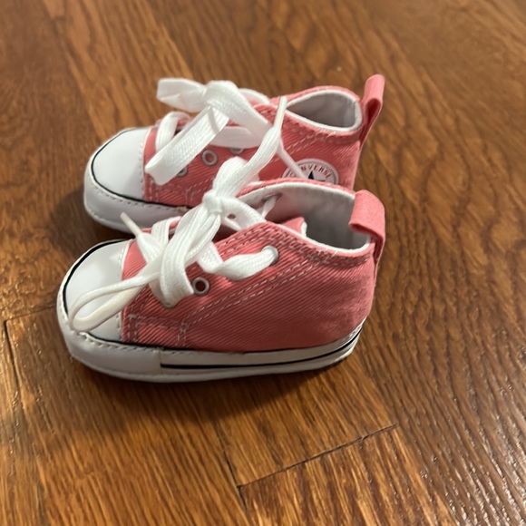 Pink and white infant converse sneakers - Picture 3 of 7